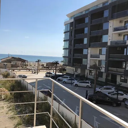 アパート By The Sea Ap. 9