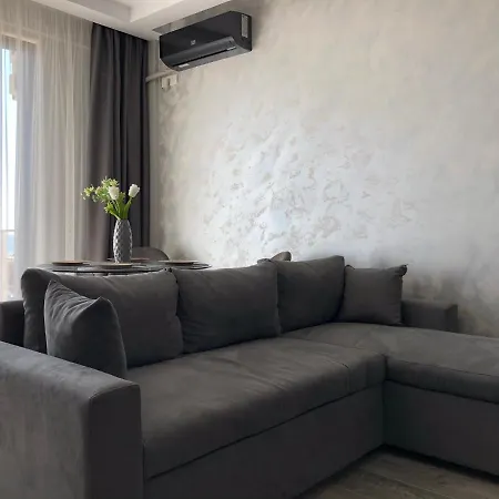 By The Sea Ap. 9 Apartment Navodari